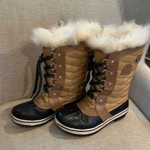 Girl’s Sorel Tofino II Snow Boot - size 4